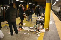 Возле киевского метро теперь чисто