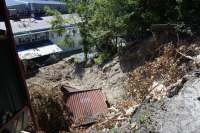 На улице Мечникова в Киеве «поплыл» склон