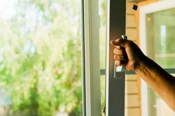 Что делать, если перестало закрываться ПВХ-окно