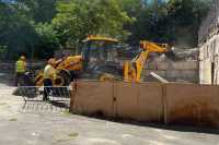 У Днiпрi ремонтують пiдпiрнi стiни