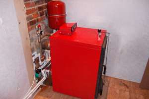 Какие достоинства и недостатки у твердотопливных котлом и как их монтировать