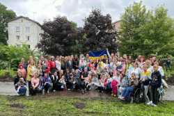 Украинские беженцы высадили в Таллинне розы в знак благодарности за гостеприимство