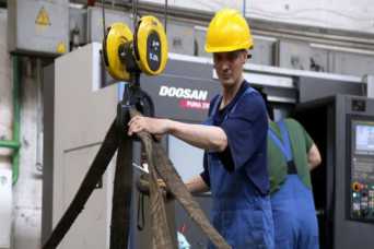 Больше всего украинских беженцев в Латвии занято в промышленности