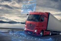 С 11 октября на дороги Украины вышли самые высокотехнологичные грузовики Mercedes-Benz Actros. Видео