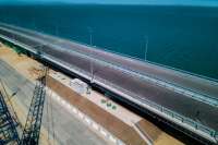 На Керченском мосту устанавливают систему очистки ливневой канализации
