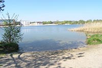 Землю у озера под Киевом оставили частнику