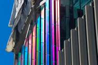 В США для остекления фасадов начали использовать дихроическое стекло