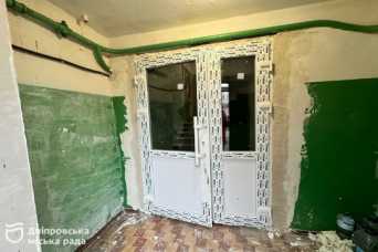 У 271 будинку Днiпра встановили енергоощаднi дверi та вiдремонтували пiд&#039;їзди