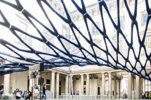 Звездные архитекторы построили павильон из джинсов