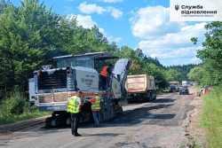 На дорозi Житомирської областi ремонтують вибоїни