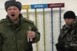 Пьяная солдатня начинает наводить порядок в России