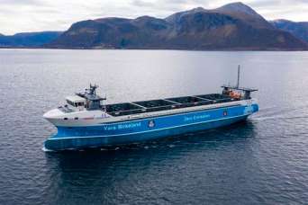 В первый рейс отправляется автономный электрический паром-контейнеровоз