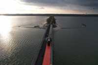 На мосту через Сулу завершили влаштування гусасфальту