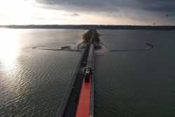 На мосту через Сулу завершили влаштування гусасфальту