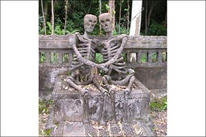 Фото дня – Влюбленные скелеты