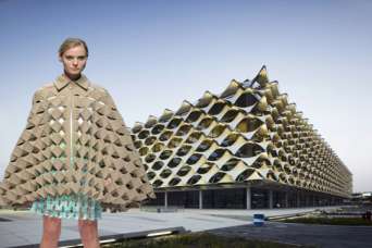 Знаковую архитектуру в очередной раз скрестили с модой