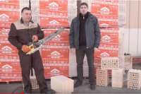 Как порезать керамические поризованные блоки. Видео
