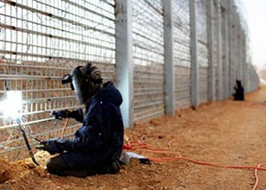 Как будет выглядеть стена между Украиной и РФ