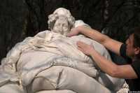 Как в Киеве спасают памятники от бомбежек