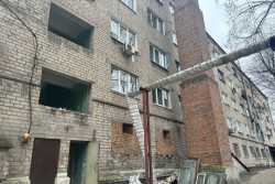 У Днiпрi усувають наслiдки обстрiлу 26 лютого