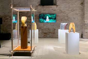 В Венеции представили &quot;пчелиную архитектуру&quot;