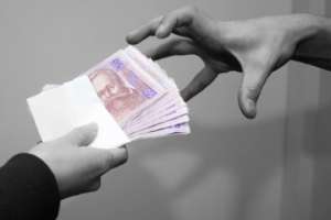 Сельские чиновники под Киевом попались на продаже земли