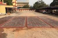 Полиэтиленовые пакеты пустили на дороги