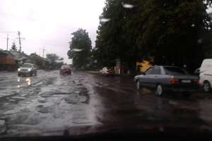 Местные жители начинают строить дорожные службы