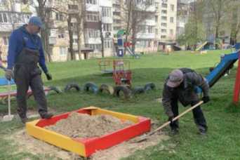 У Тернополi висадили 80 дерев та 30 кущових рослин