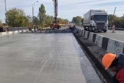 На захiдному пiд'їздi до Хмельницького ремонтують шляхопровiд