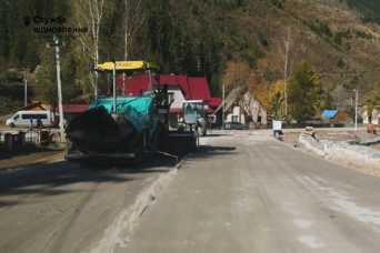 На дорозi до Румунiї розпочинають вкладати верхнiй шар асфальтобетону