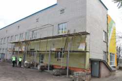 На вiдбудовi лiкарнi в Тростянцi вiдновили роботи