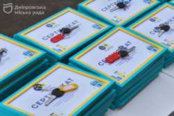 Днiпро видiлив соцiальне житло ще 101 родинi переселенцiв з Марiуполя