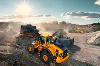 В Украину поступило большое количество мощных колесных погрузчиков Volvo