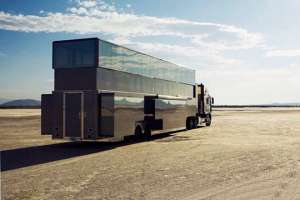 Самый большой дом в мире на колесах. Фото