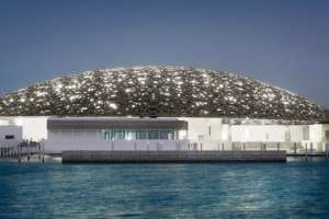 В Эмиратах построили музейный комплекс «Лувр» под куполом