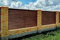 Появился необычный забор для приусадебных участков – забор-жалюзи