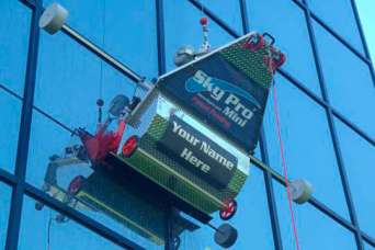 Курьезы: роботы моют небоскребы. Видео