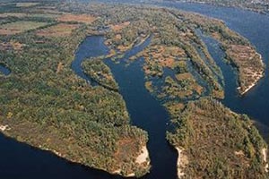 Исполнительные службы не спешат возвращать Киеву землю