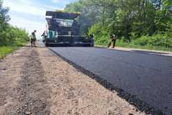 На iвано-франкiвських дорогах триває лiквiдацiя аварiйної ямковостi