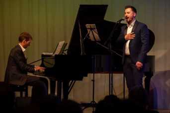 Оперный певец вернулся на сцену после тяжелых ранений