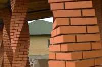 Как сложить из кирпича винтовую колонну. Видео