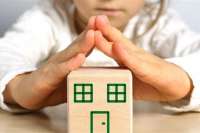 Детям-сиротам купят 50 квартир