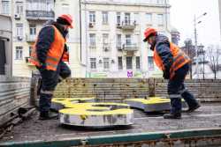 В Києвi демонтували 2400 незаконних рекламних конструкцiй