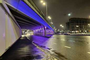 В Киеве подсветили еще один мост