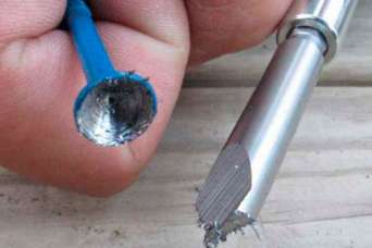 Восемь способов выкрутить саморез или шуруп с повреждённой шляпкой
