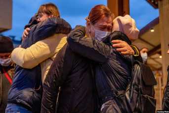 Как российские волонтеры помогают беженцам из Украины