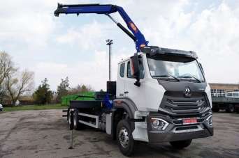 В Украине создали новый бортовой автомобиль с краном-манипулятором. Фото