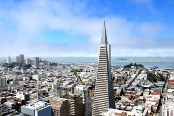 Пирамидальный небоскреб решили продать