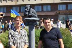 Статуи Лаврова и Путина помогут восстановить бомбоубежище в Запорожье